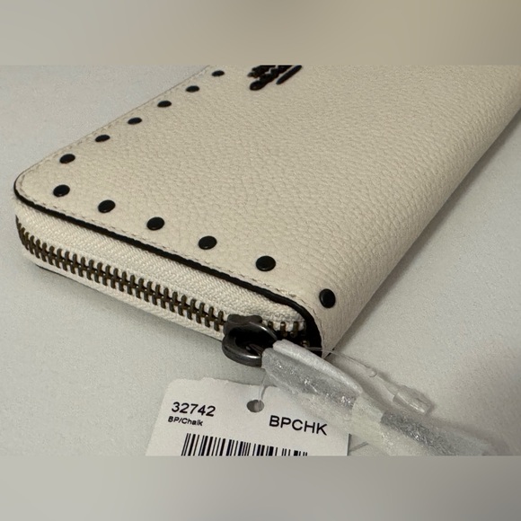 NWT Coach Border Rivets Slim Accordion Zip Wallet in Pebble Leather Chalk 32742 - Picture 5 of 9